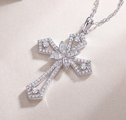 PENDANT NECKLACES