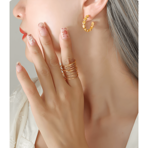 Fashionable commuter niche design earrings