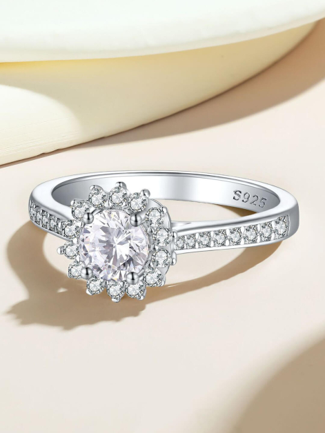 Round Cut Moissanite Ring For Women