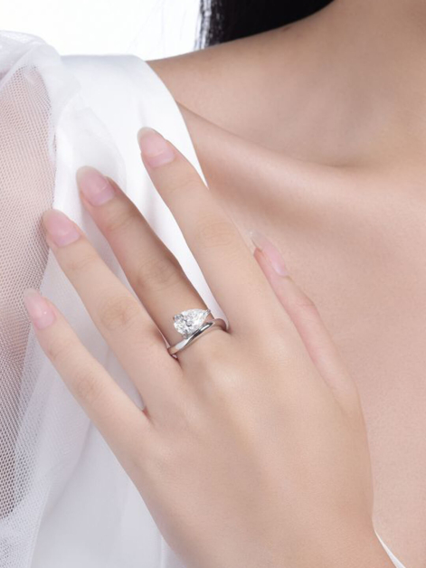 Customizable pear-cut moissanite ring
