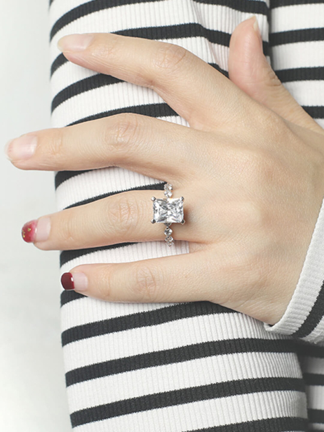 Radiant Cut Moissanite Engagement Ring 