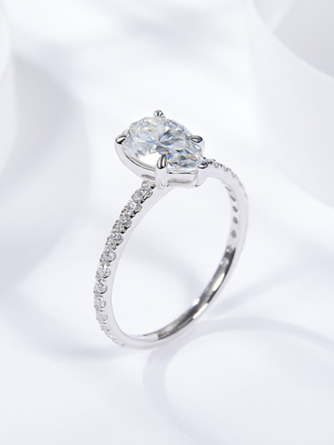 Stunning Pear-Cut Moissanite Ring